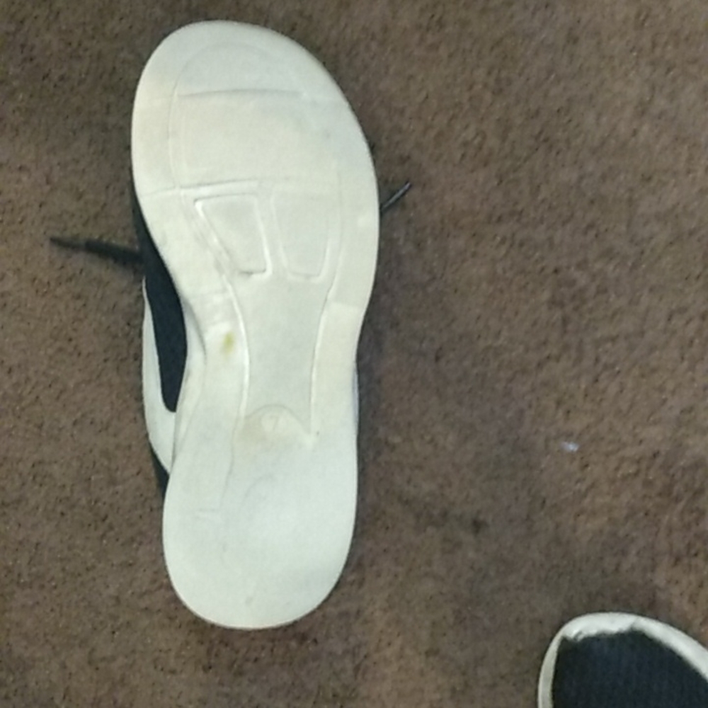 Shoes - Picture 5 of 6